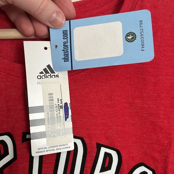 Toronto Raptors Retro Valanciunas T-Shirt - Picture 3 of 5